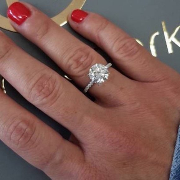 Cinderella's Closet Jewelry - Gorgeous White Sapphire Solitaire Ring
